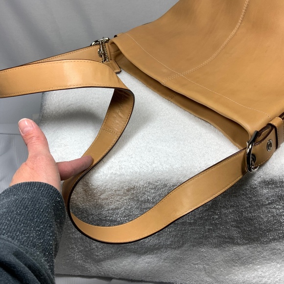 Coach Smooth Tan Duffle Shoulder Bag F15064 - Picture 7 of 13